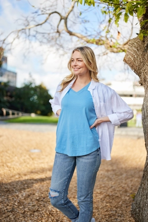 Shine On Essentials V Tee Light Blue